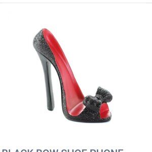 BLACK BOW SHOE PHONE HOLDER